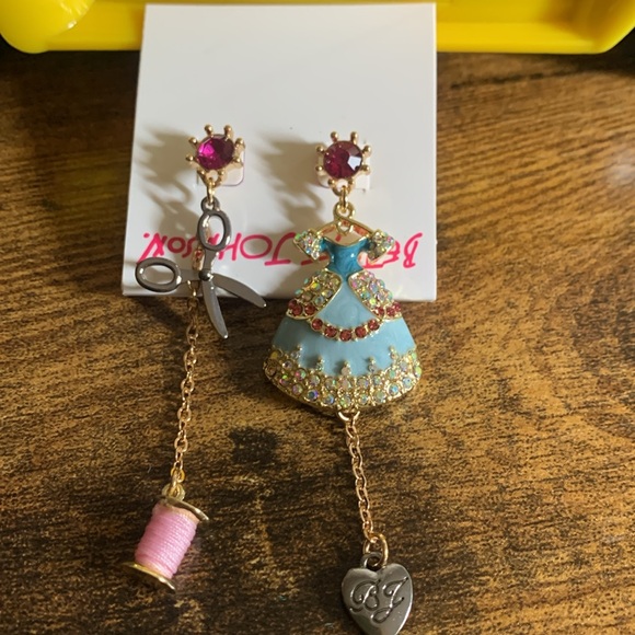Betsey Johnson Earring - BRAND NEW - Picture 6 of 6